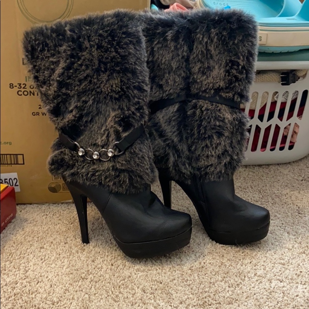 Black fur boots